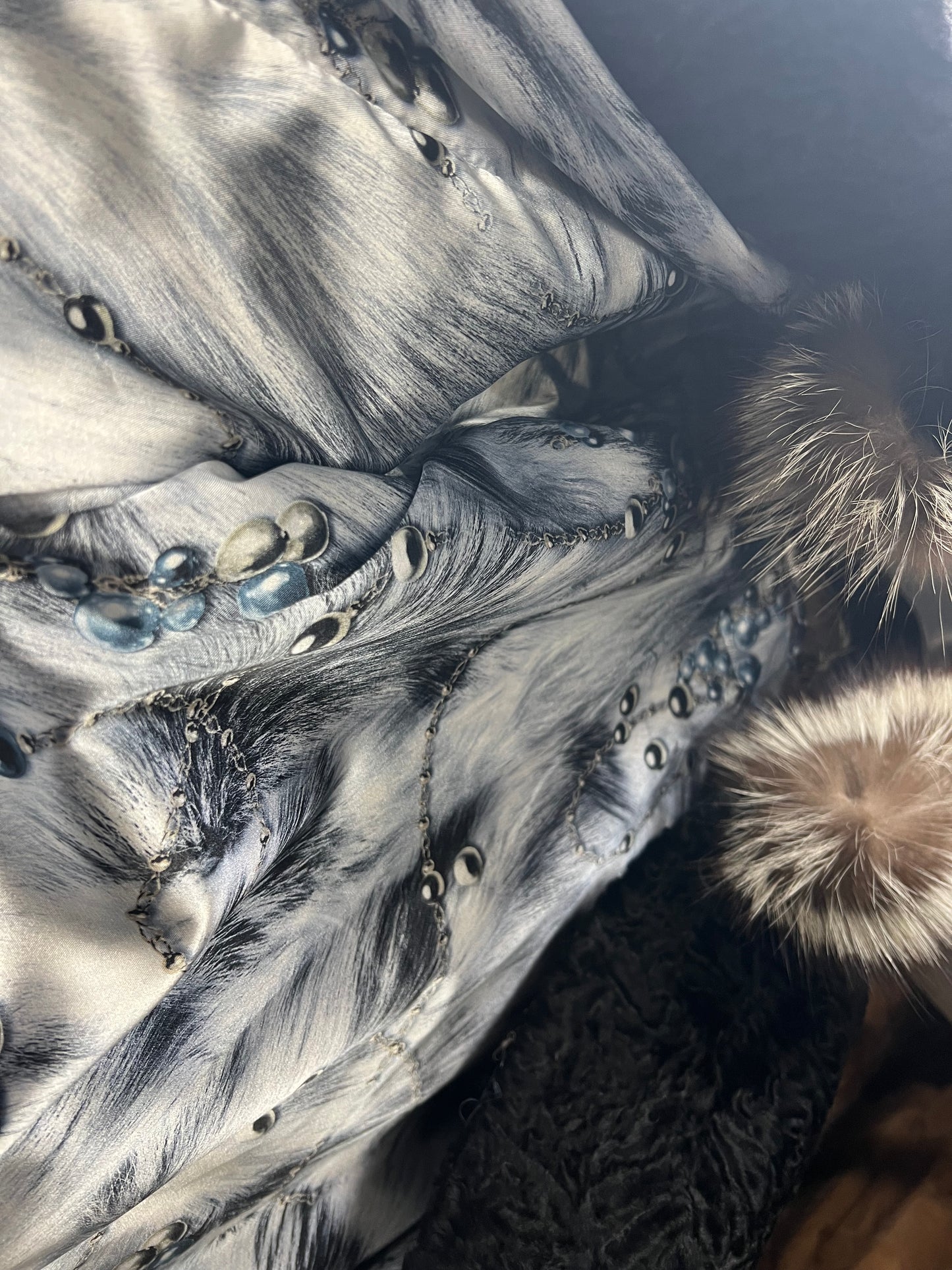 Renard sur le col et le poignet fourrure en persan