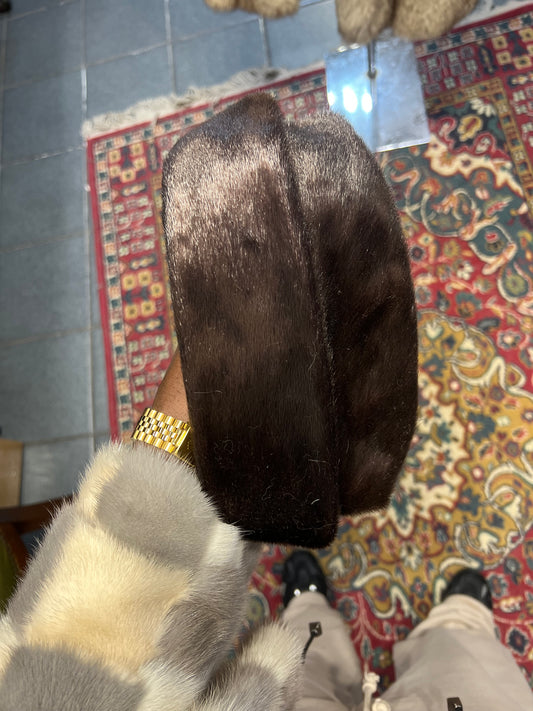 Bonnet en fourrure de vison foncé