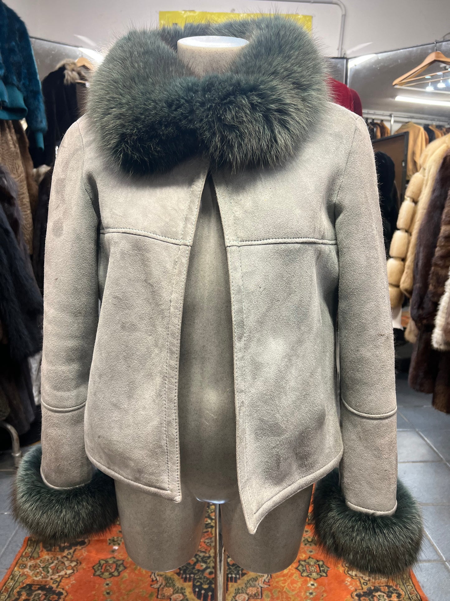 Cape du col et poignée en fourrure