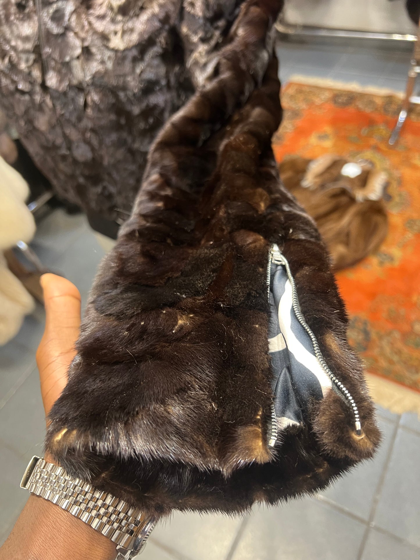 Cape de vison et cuir