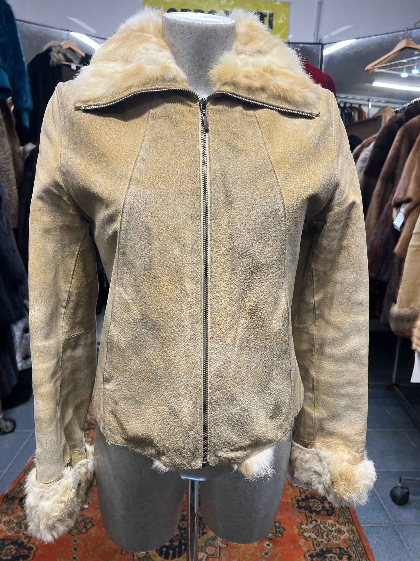 Cape vera pelle du doublure et poignée en fourrure