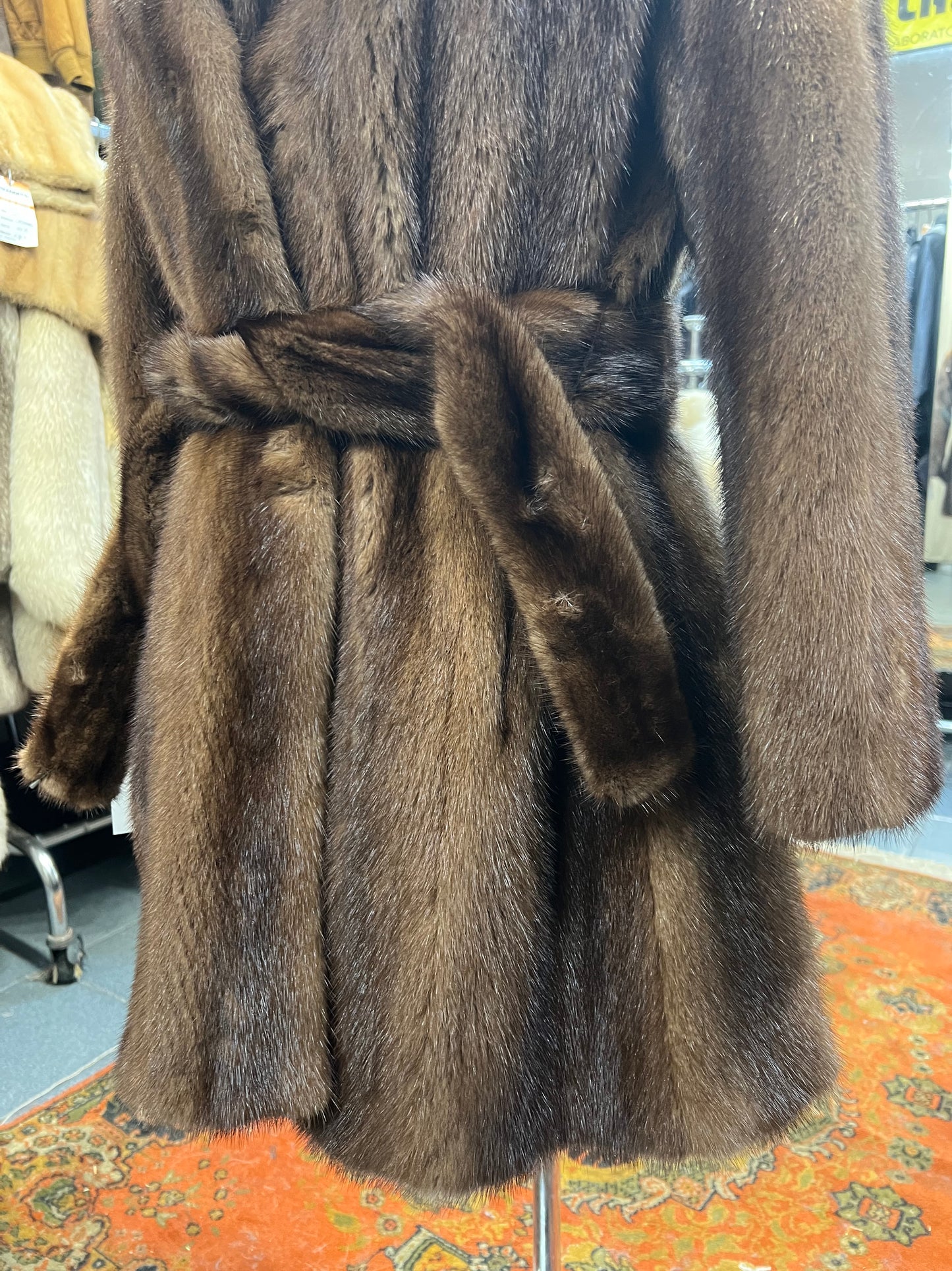 Manteau de vison avec ceinture 2708