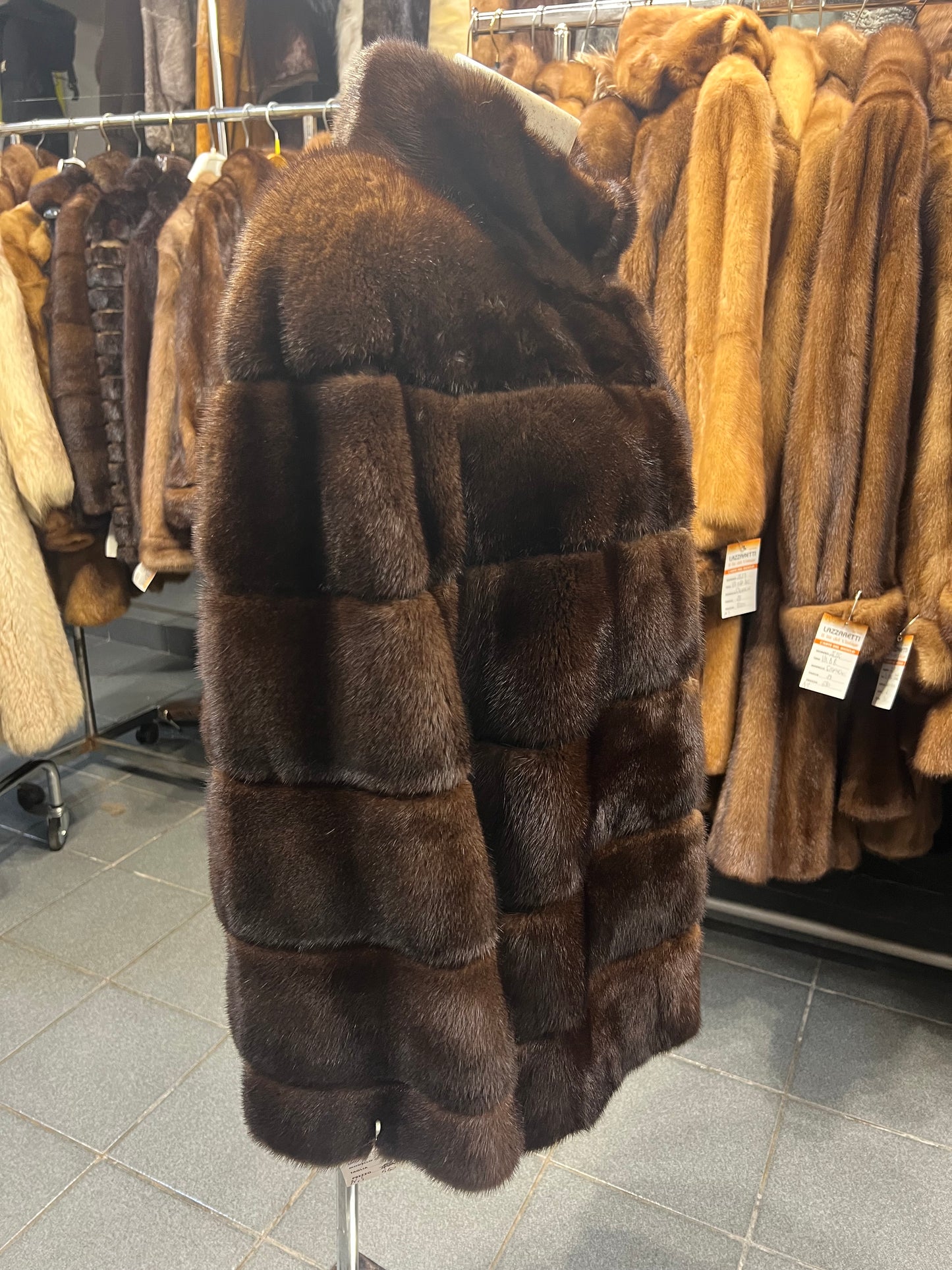 Cape en fourrure vison foncé