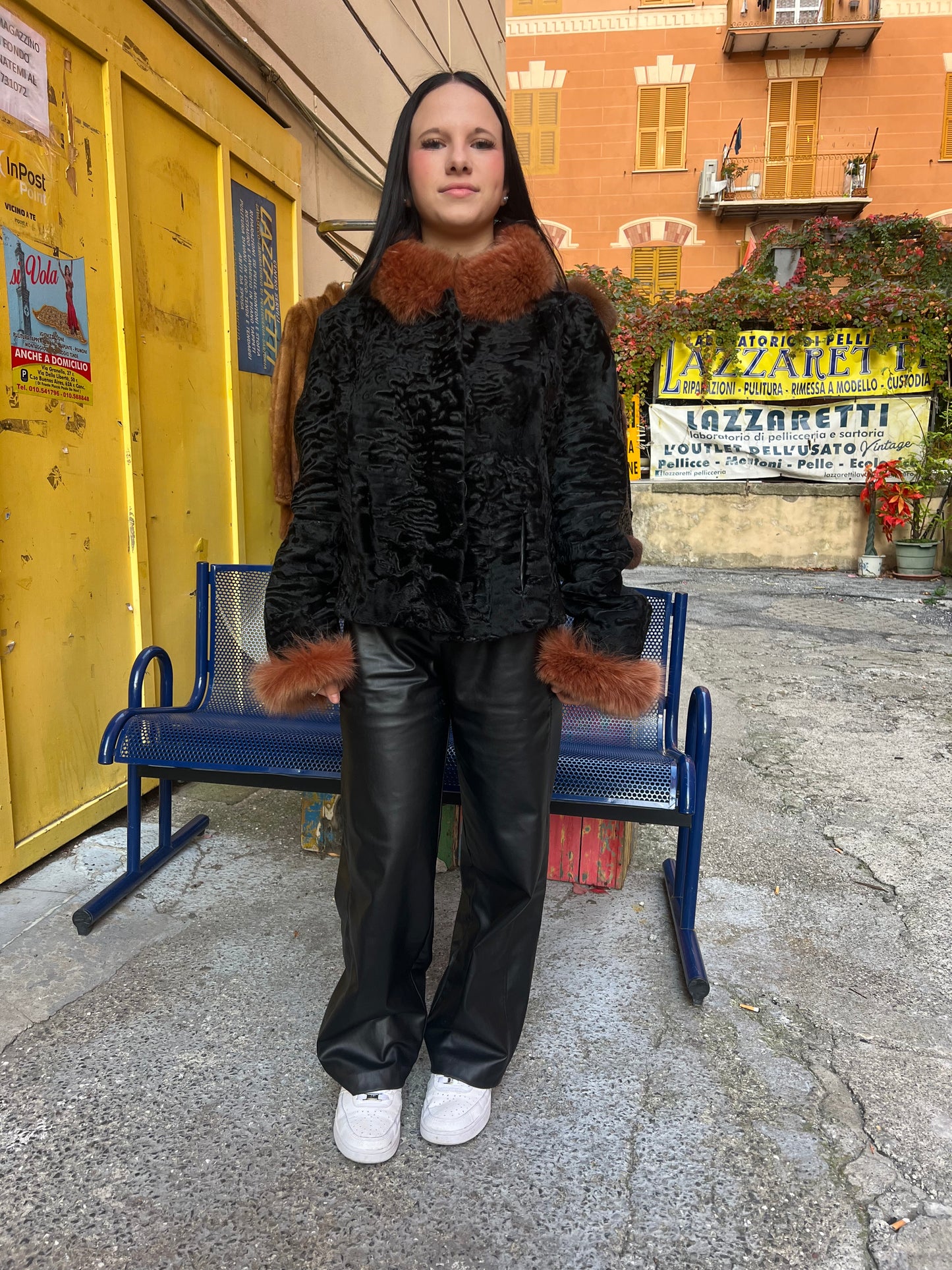 Cape Persan et Renard rose sur le col et le poignet