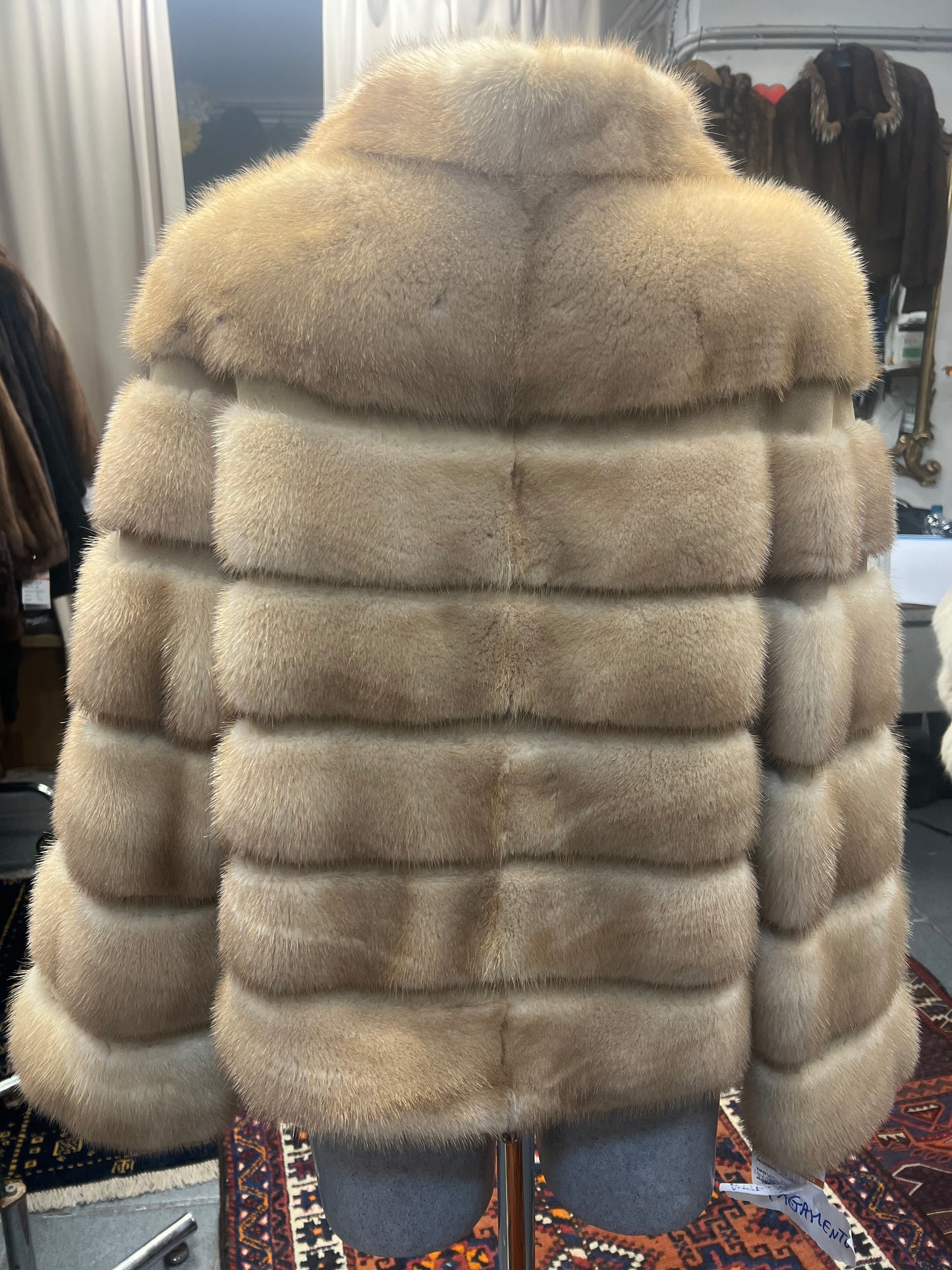 Cape en fourrure de vison beige 2380