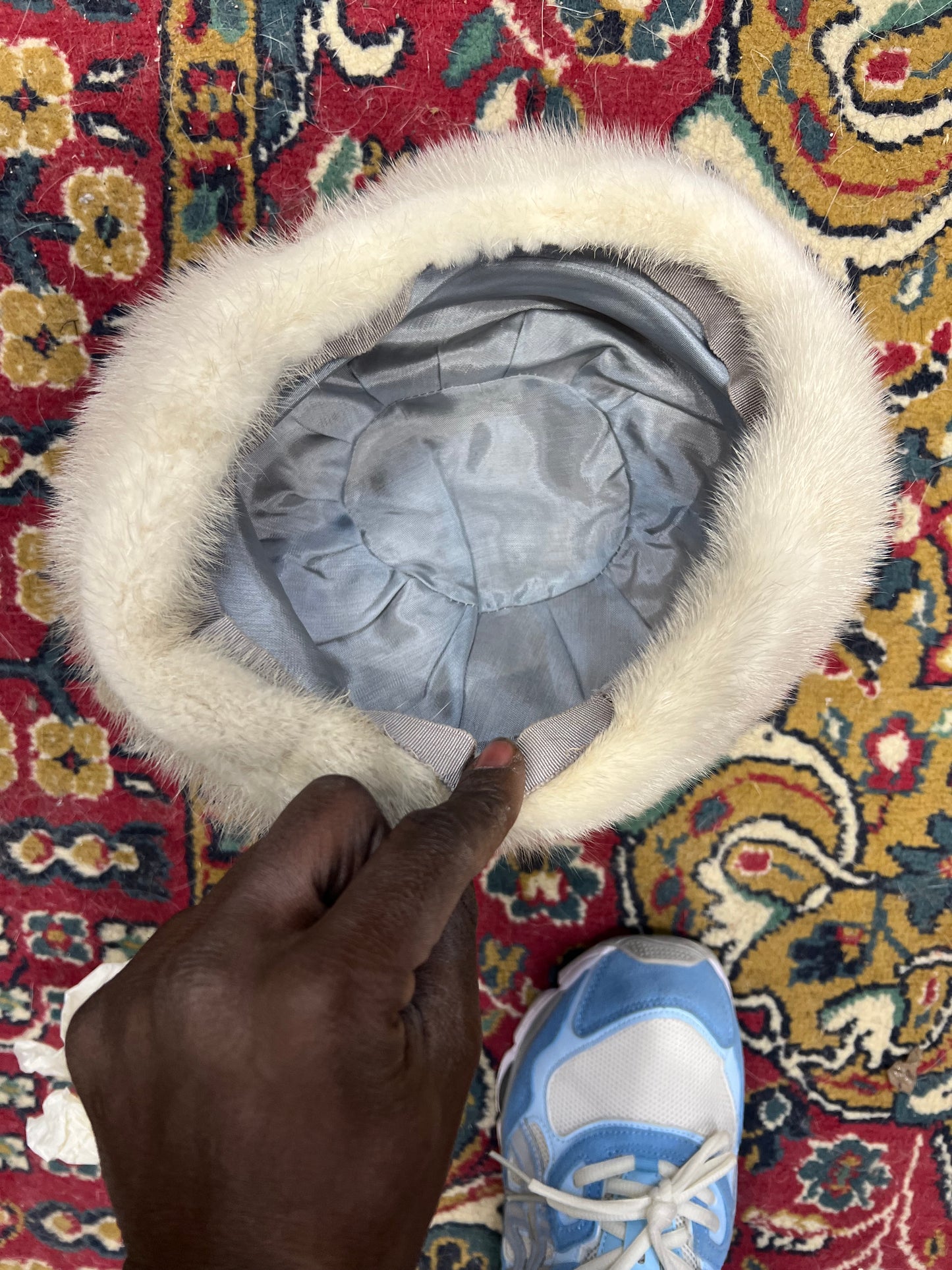 Bonnet en fourrure de vison clair