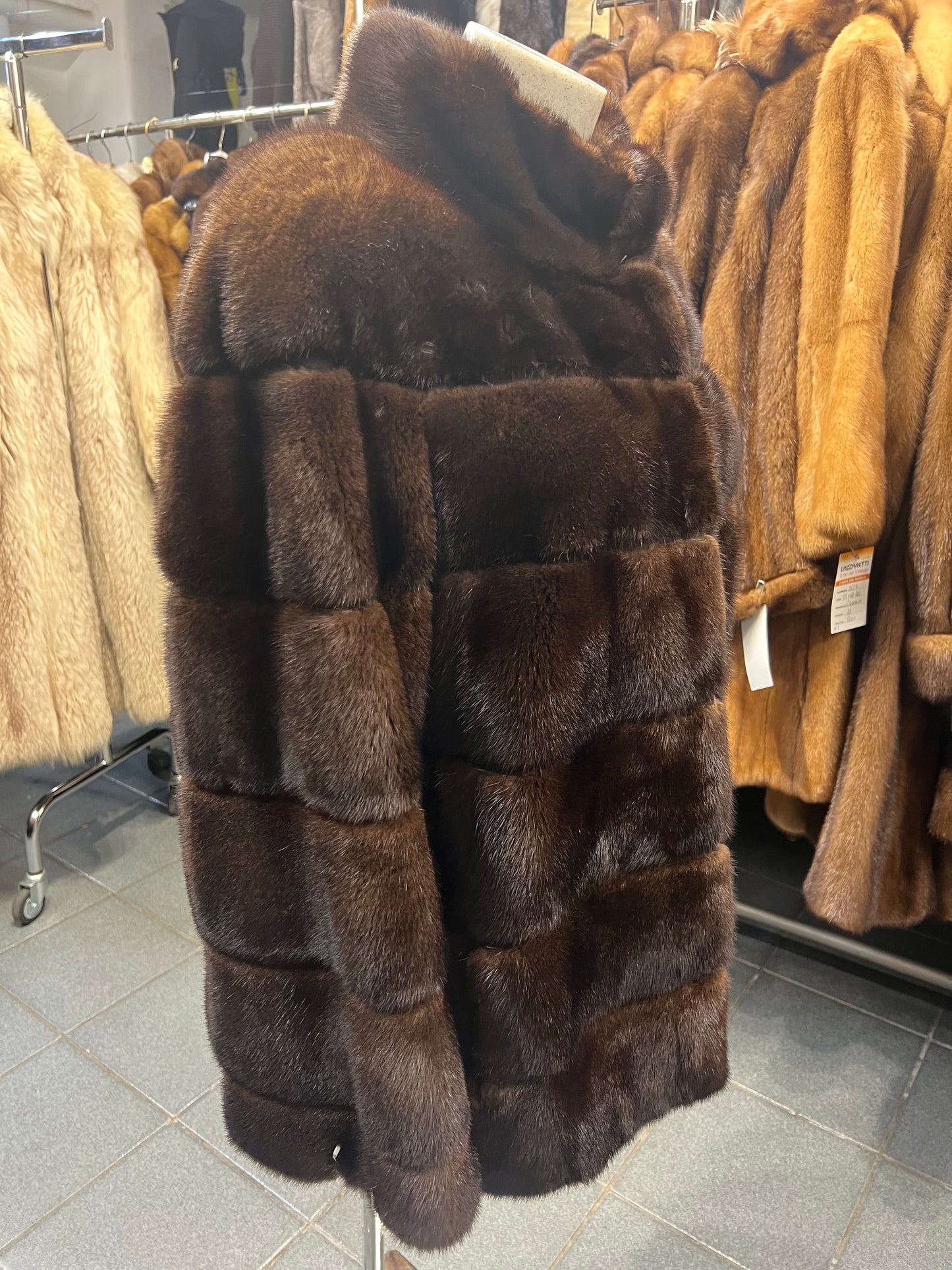 Cape en fourrure vison foncé