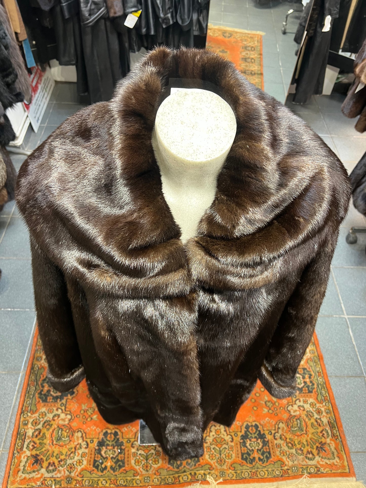 Manteau en fourrure vison foncé 2689