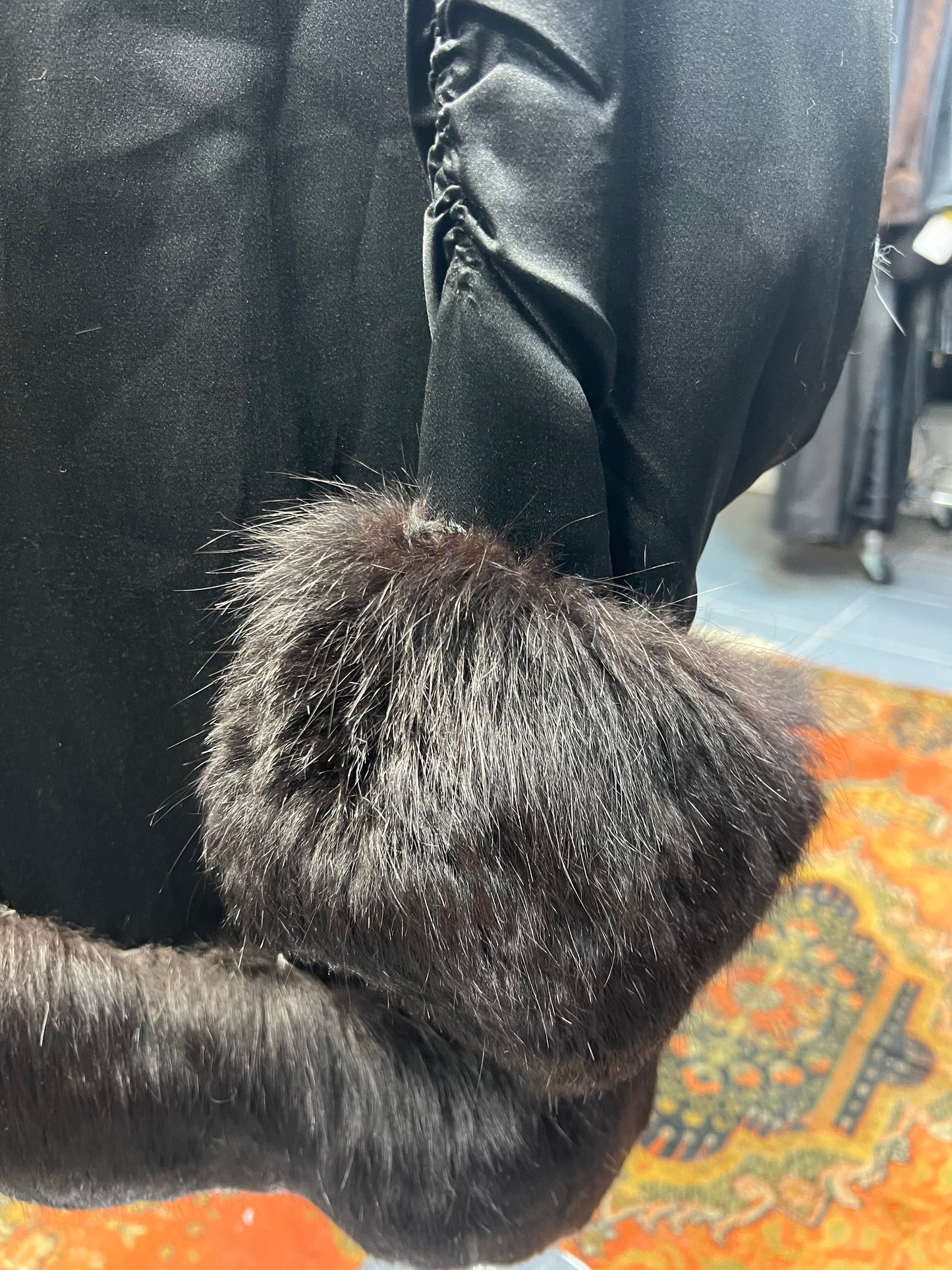 Veste en fourrure de renard sur le col, poignée et la taille