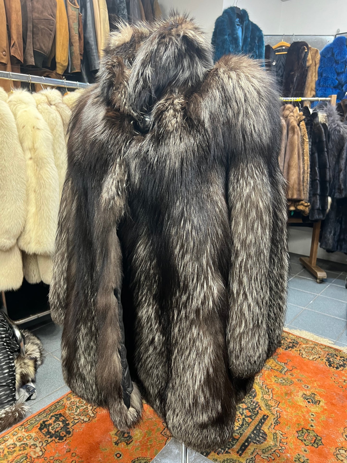 Manteau en fourrure de renard argenté 2745