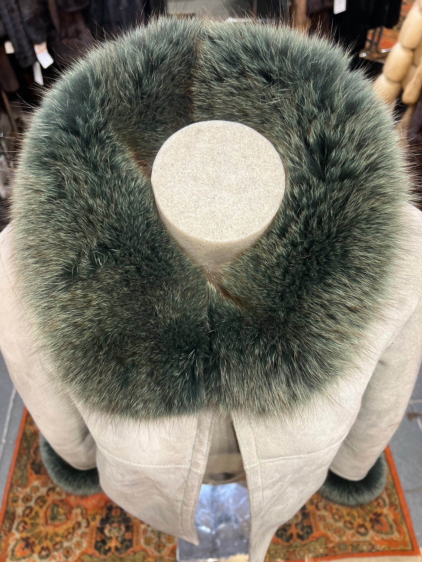 Cape du col et poignée en fourrure