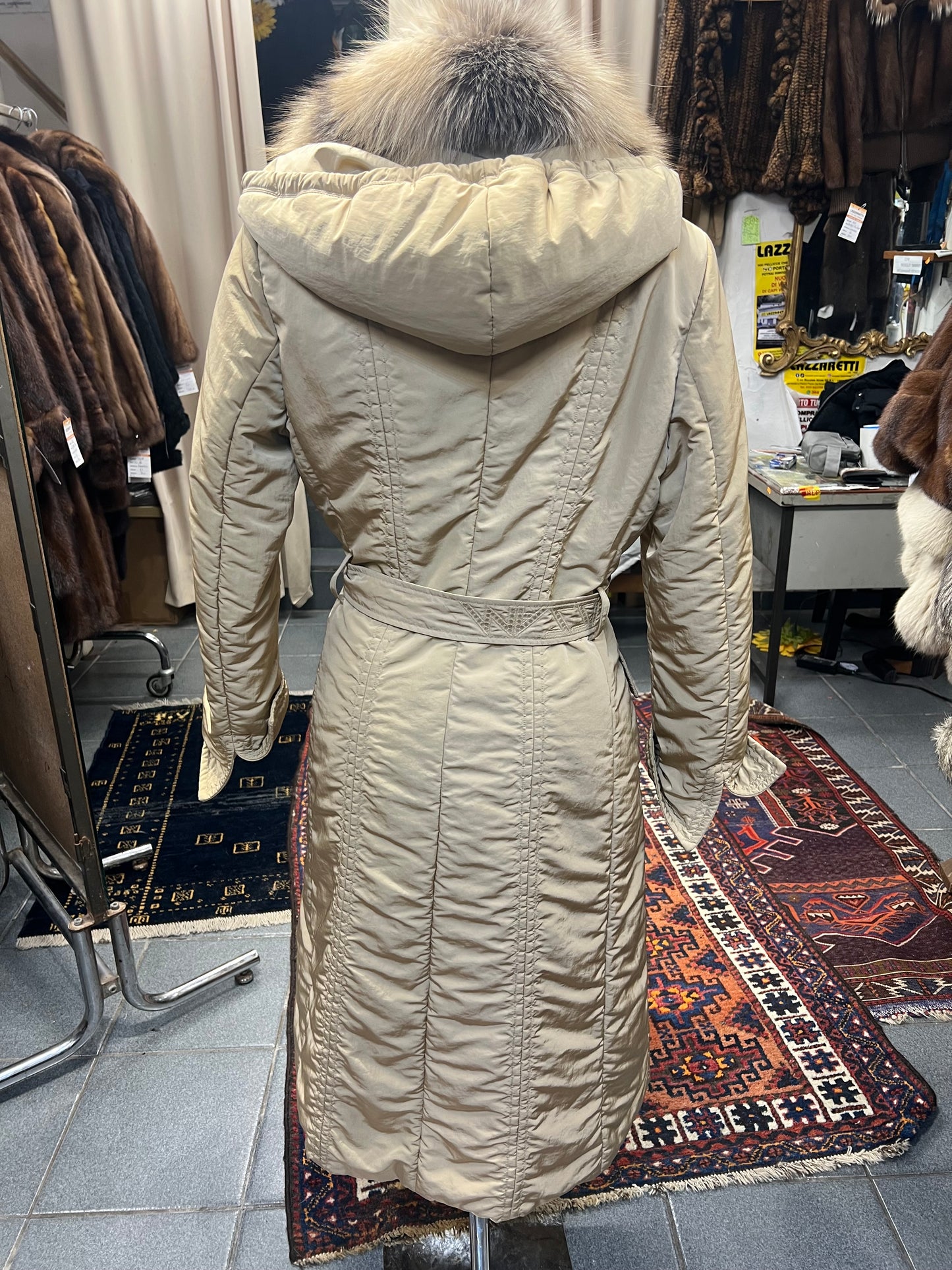 Manteau en bordure de fourrure renard