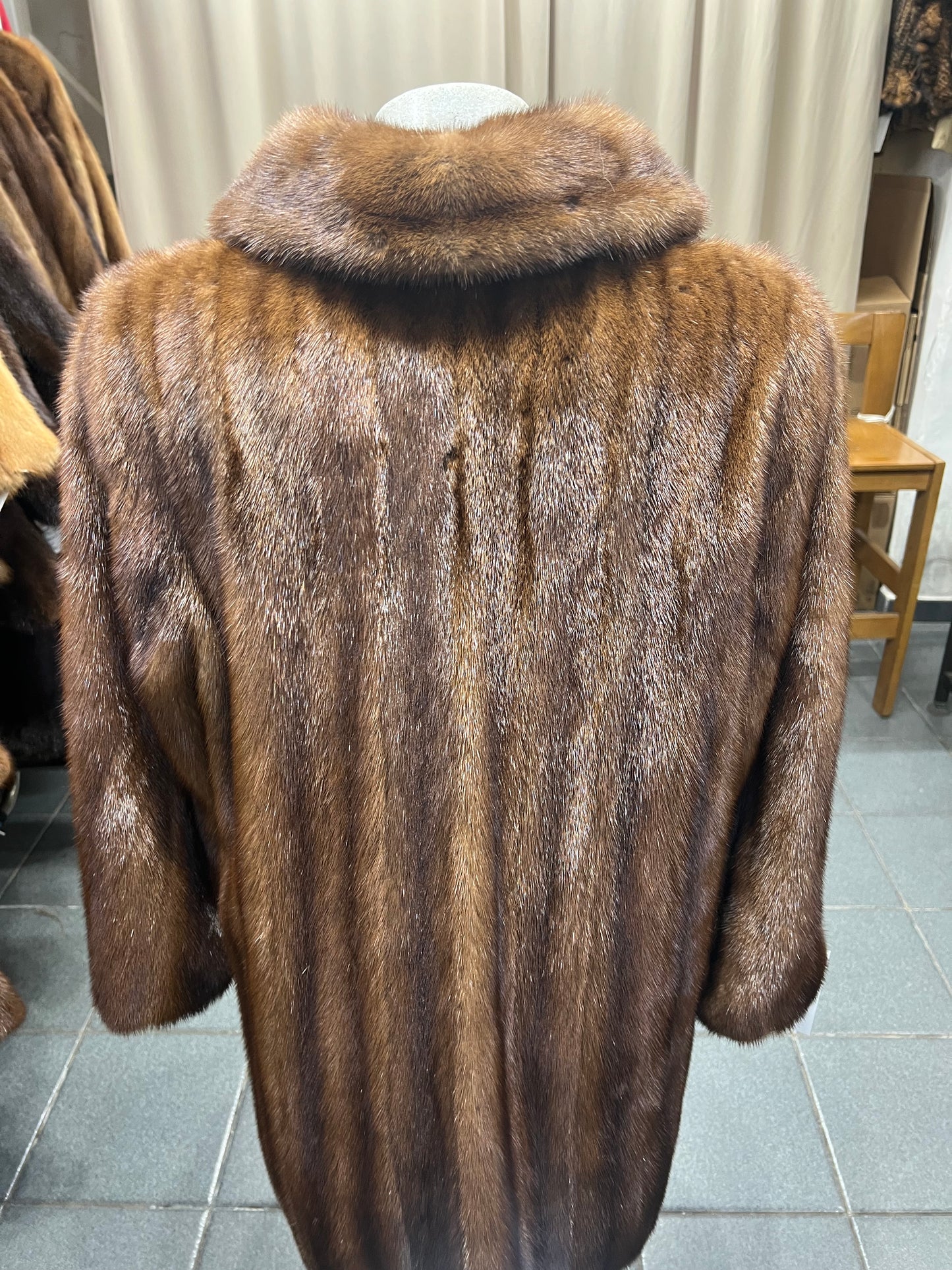 Manteau en fourrure de vison marron chocolat