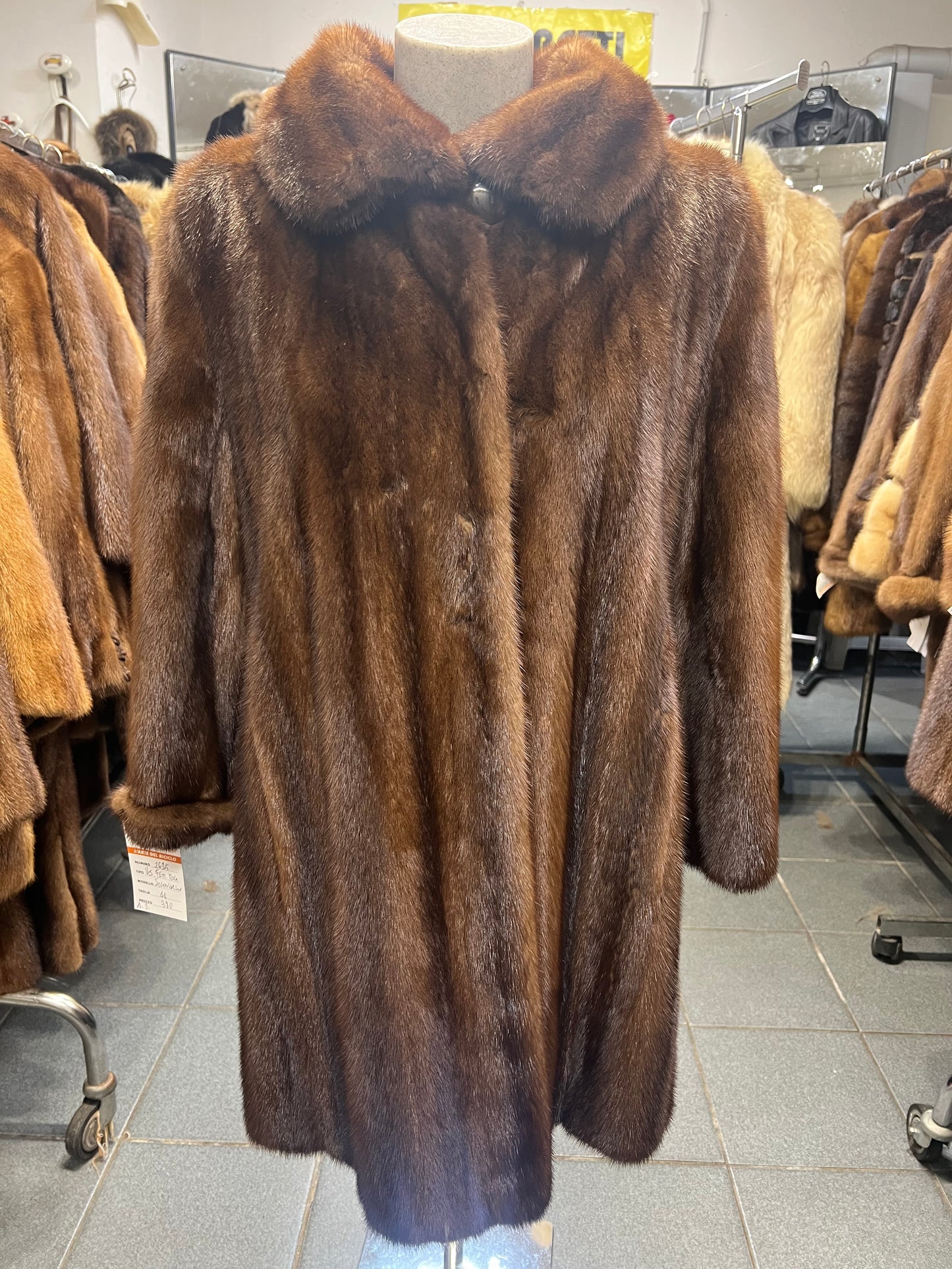 Manteau en fourrure de vison marron chocolat