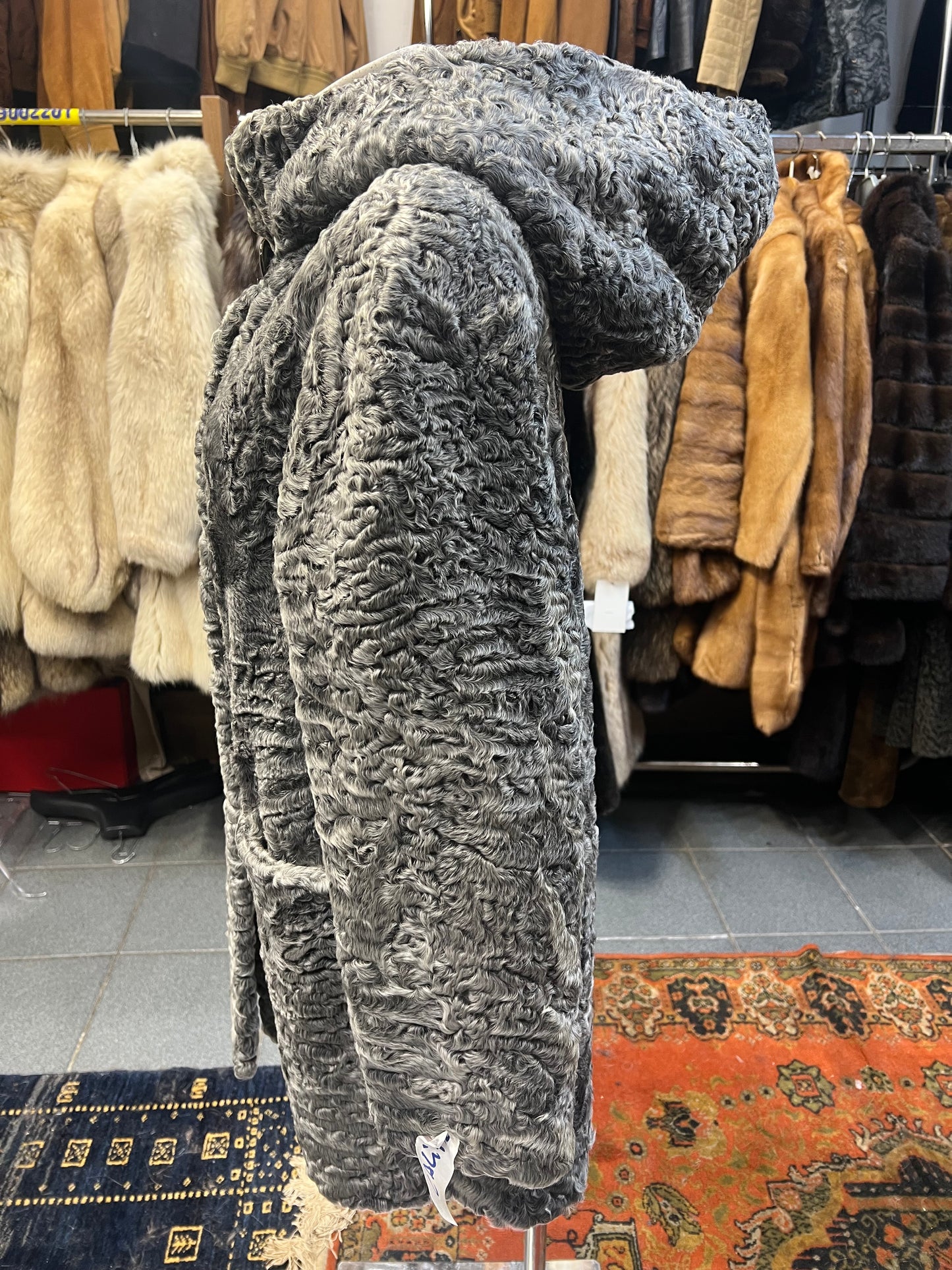 Manteau astrakan avec capuche