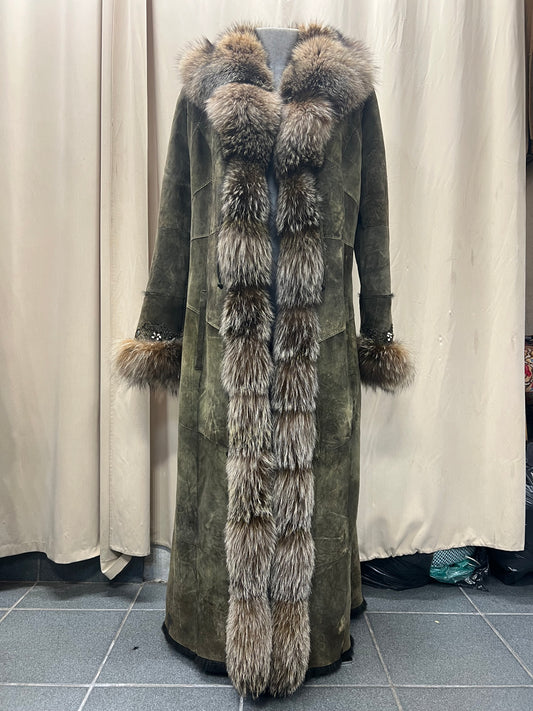 Manteau du bordure en fourrure de renard argenté