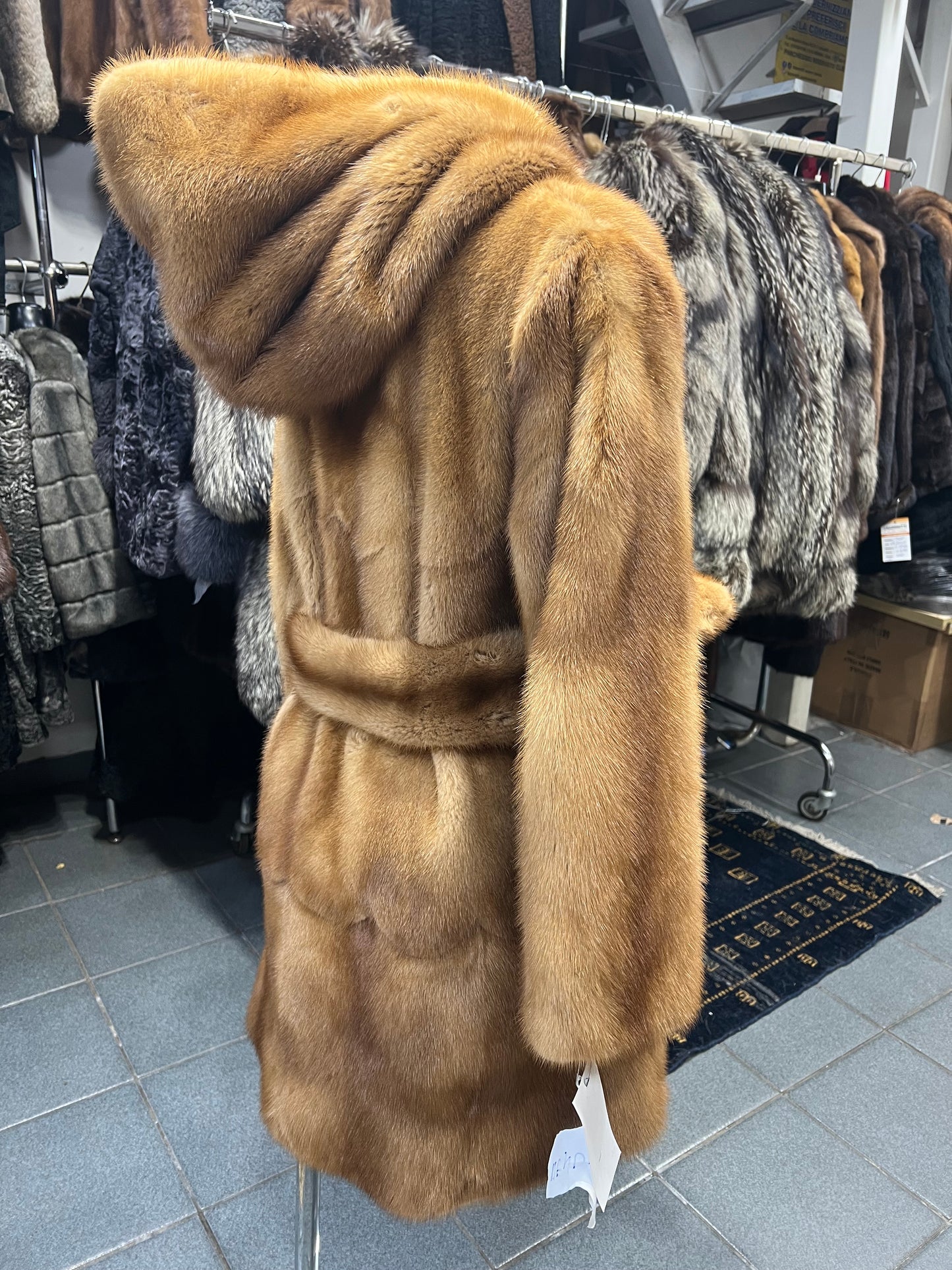 Vison avec capuche et ceinture