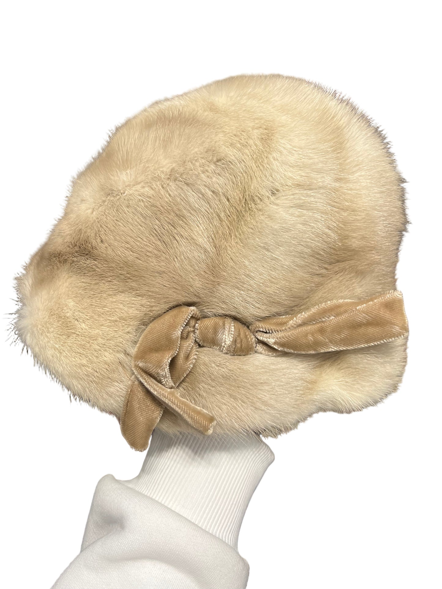 Bonnet en fourrure de vison clair