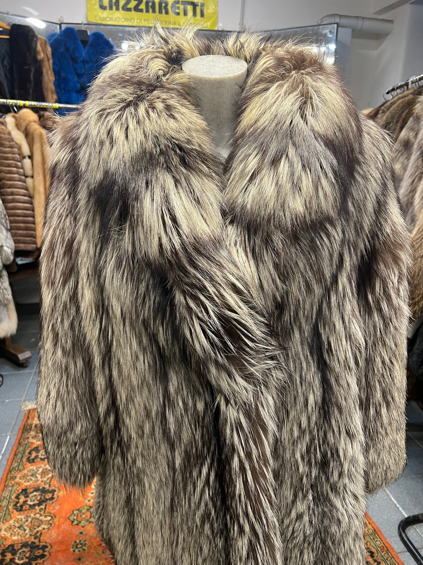 Manteau en fourrure de renard argenté