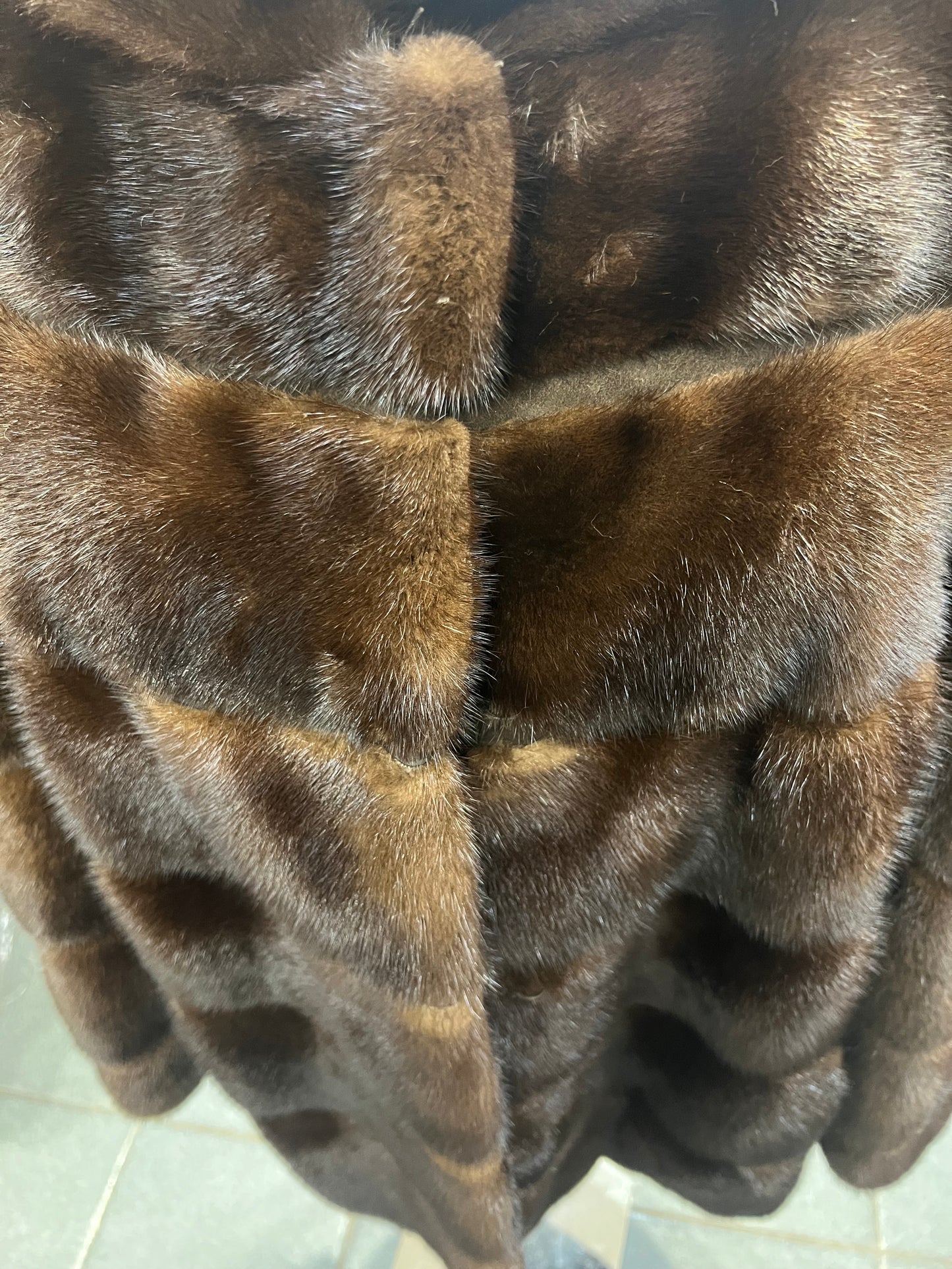 Cape en fourrure vison foncé