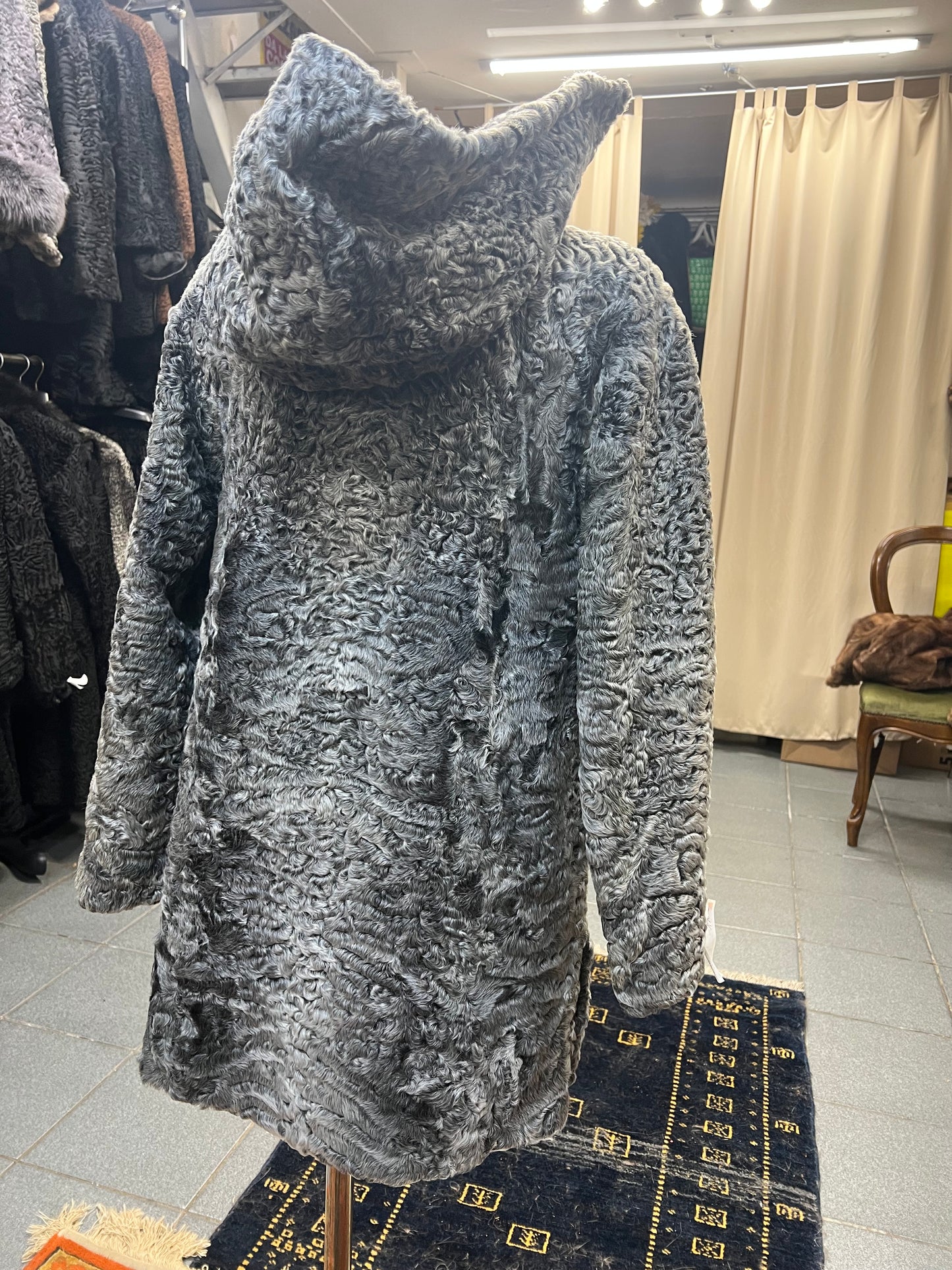 Manteau astrakan avec capuche