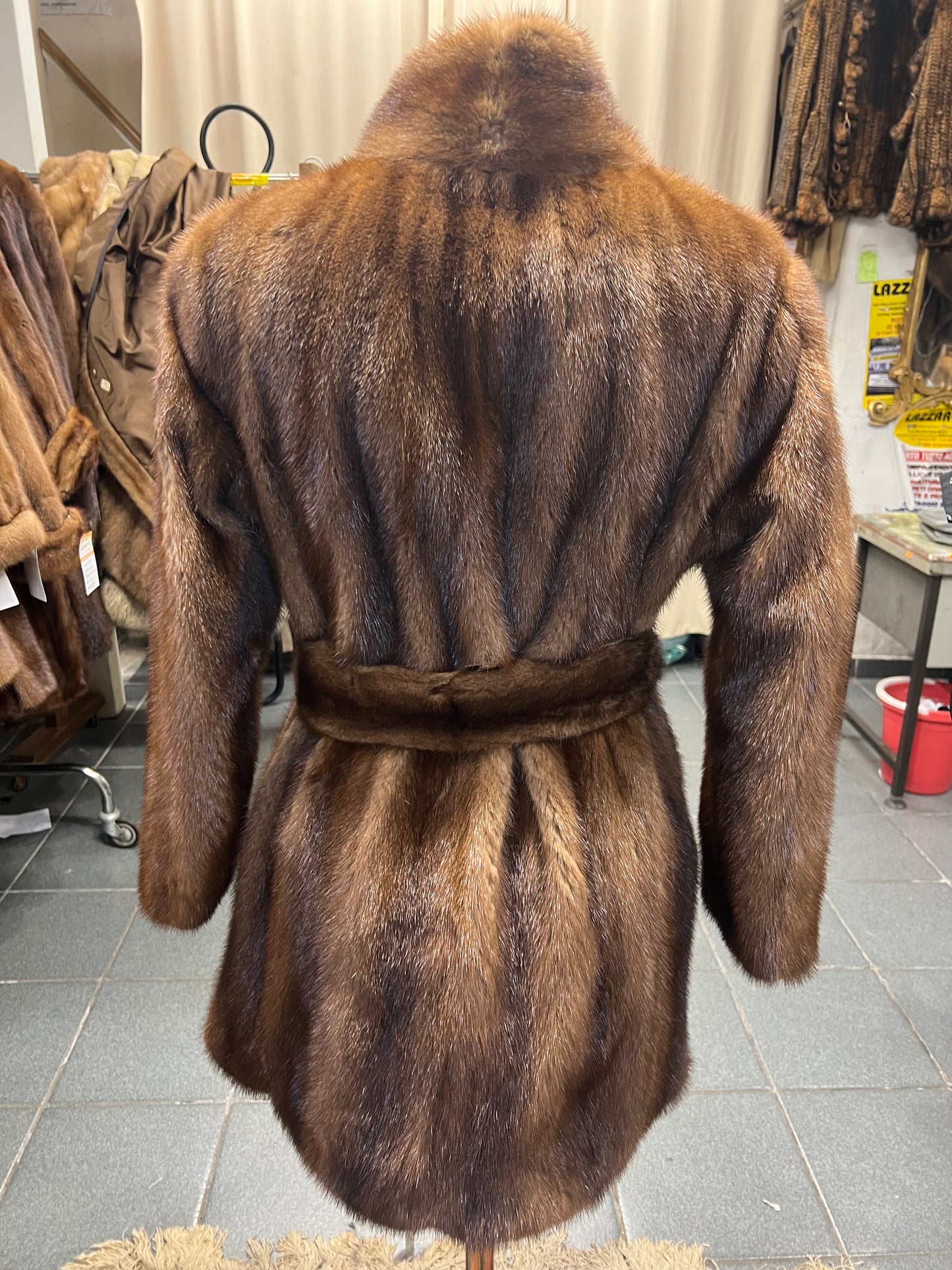 Manteau de vison avec ceinture 2708