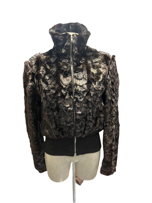 Cape de vison et cuir