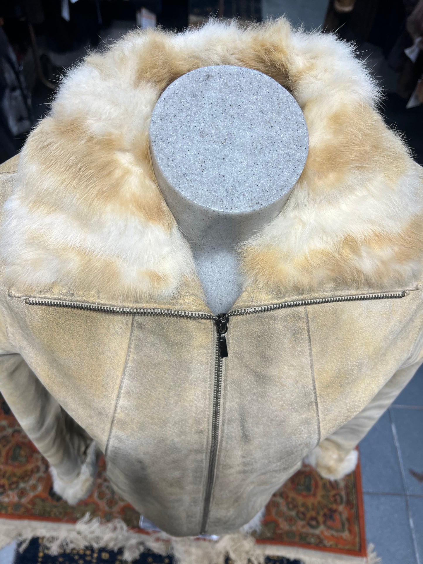 Cape vera pelle du doublure et poignée en fourrure