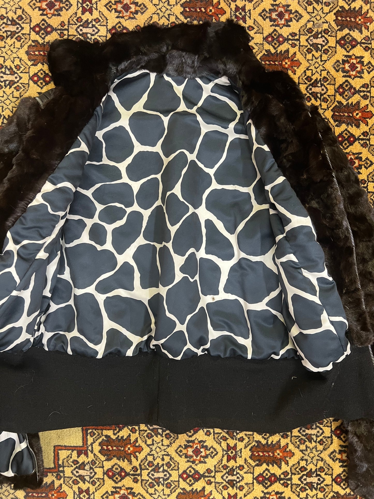 Cape de vison et cuir