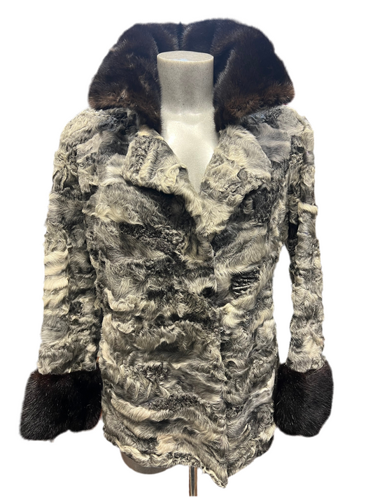 Cape astrakan col et poignée en vison