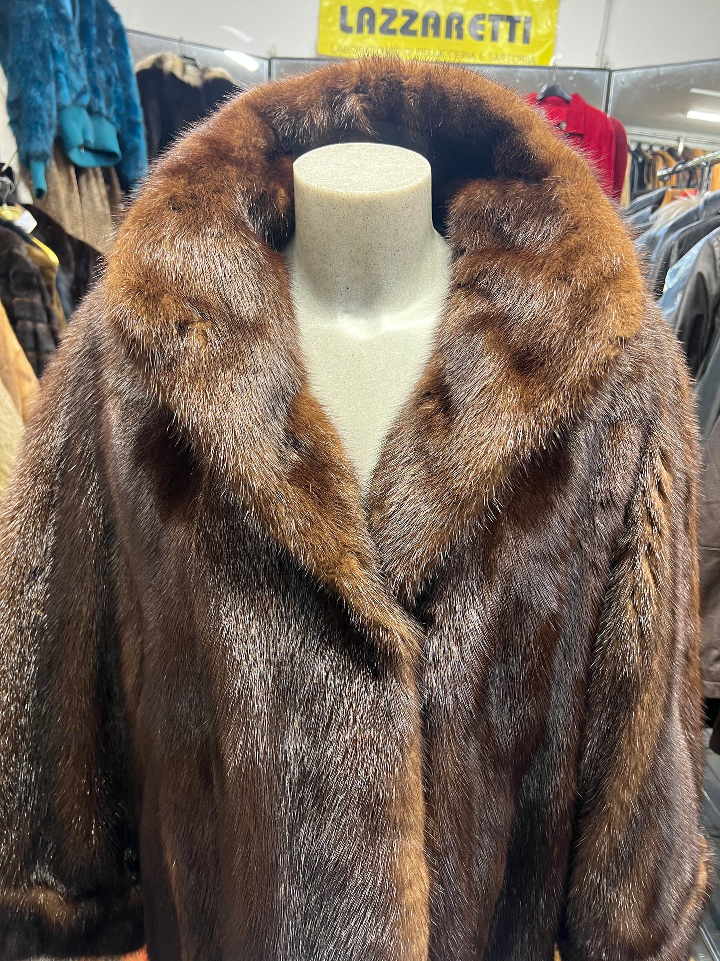 Fourrure de Vison marron foncé