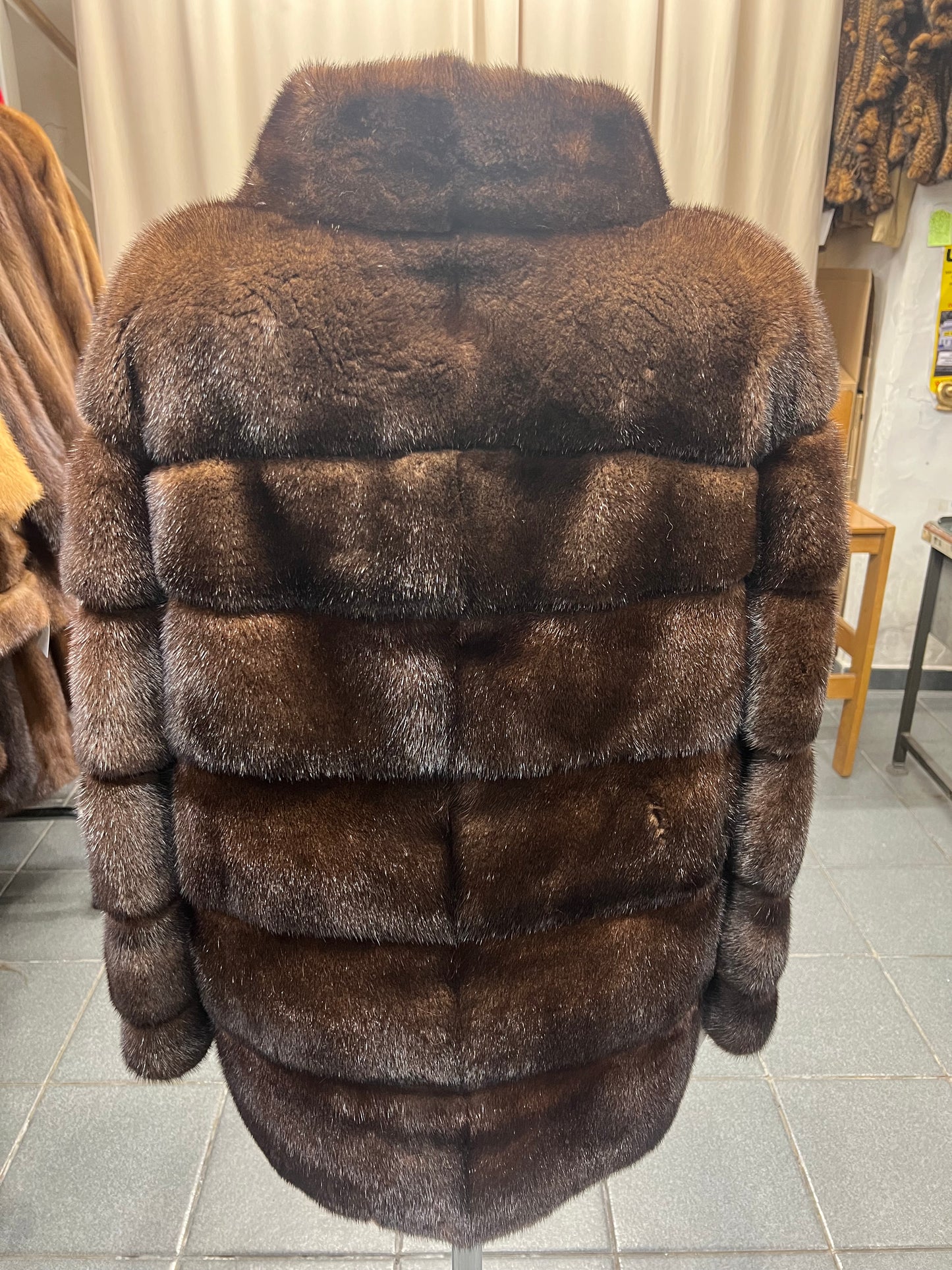 Cape en fourrure vison foncé