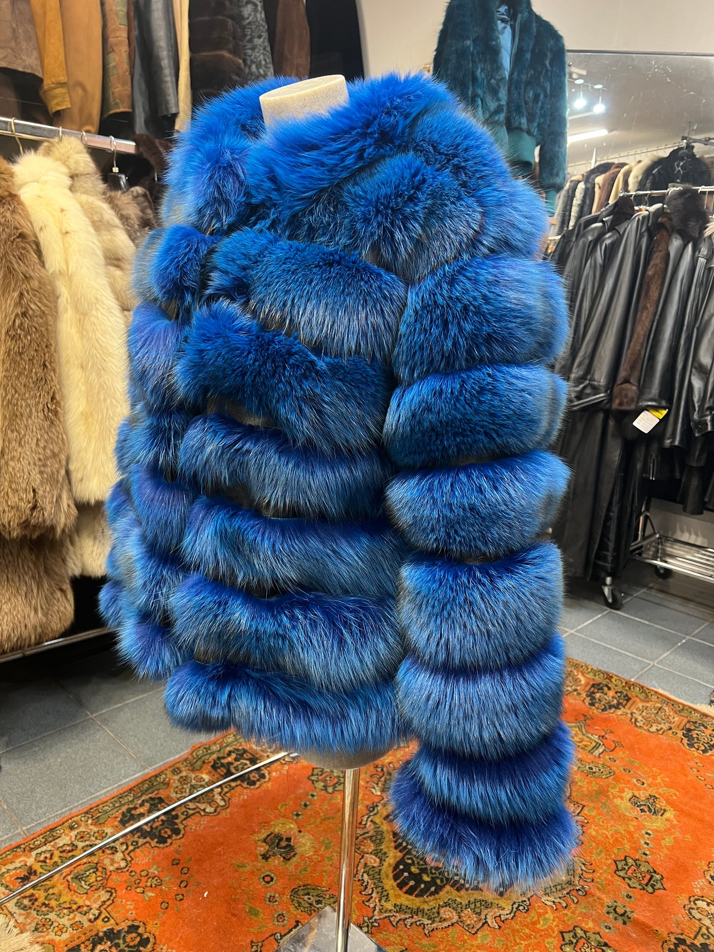 Manteau en renard bleu new collection