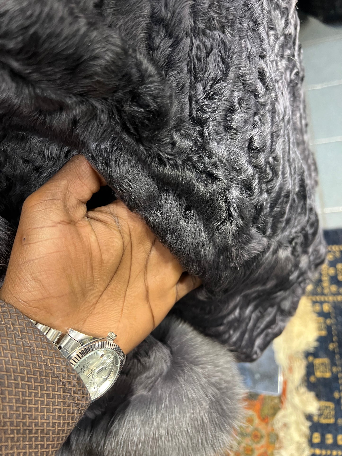 Manteau astrakan col et poignée en renard