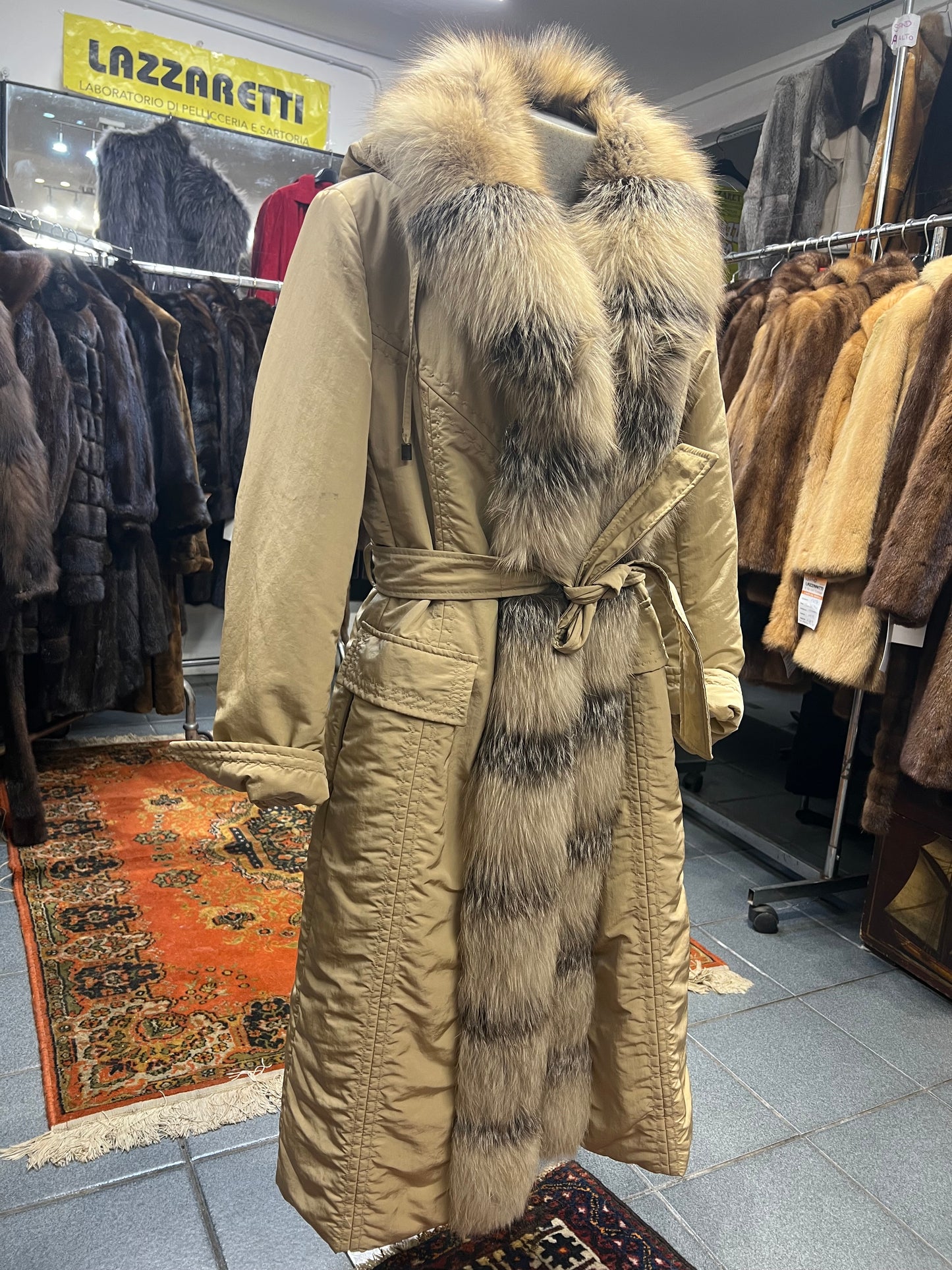 Manteau en bordure de fourrure renard