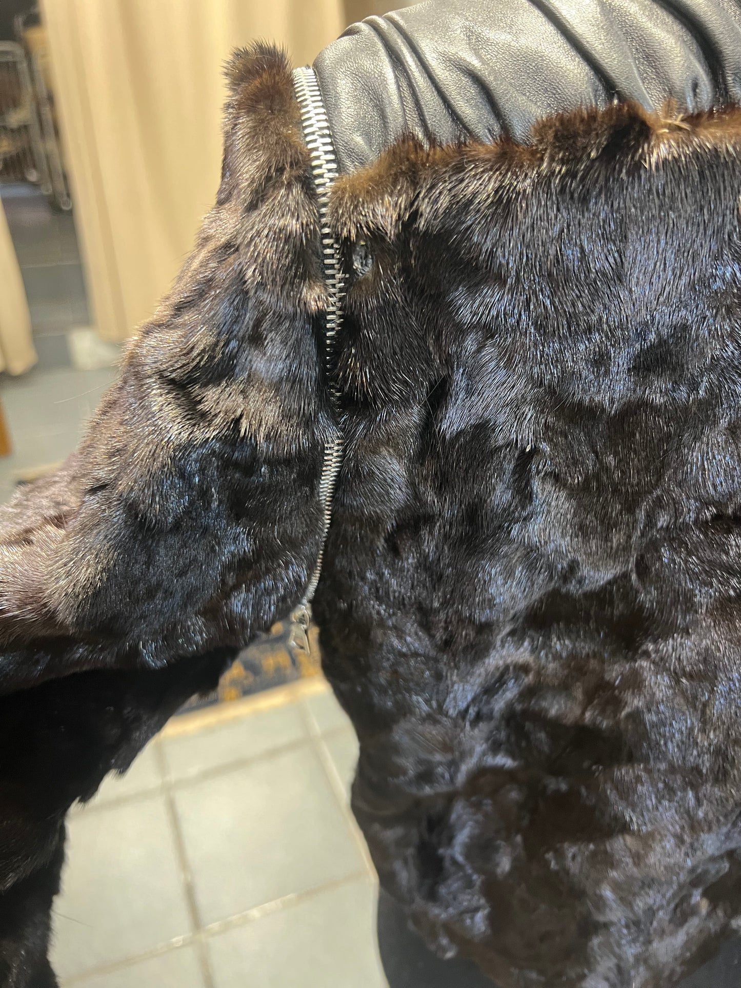 Cape de vison et cuir